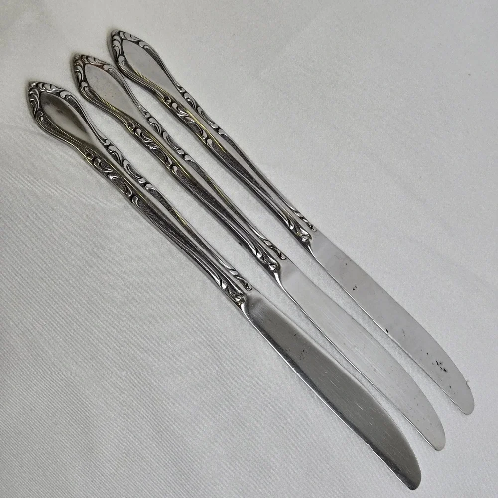 3 Rogers Co Korea Stanley Roberts Stainless Dinner Knives Auberge Pattern 8.75